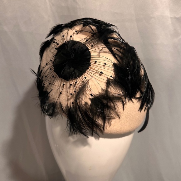 Vintage Black Feathered Women's Hat Ivory Doeskin 100% Wool Made in USA - Picture 7 of 9
